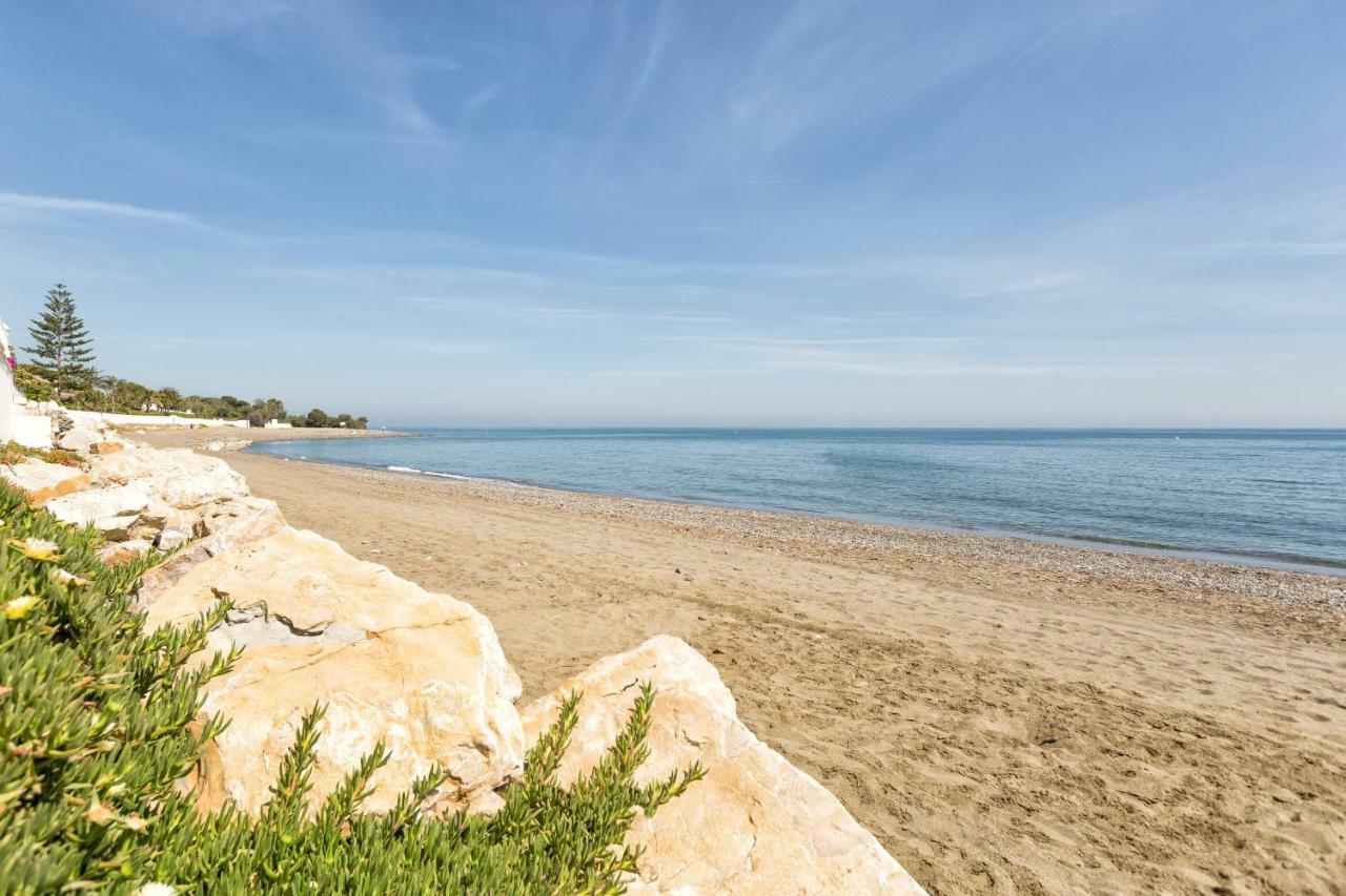 Beachside Cosy With Pool Apartamento